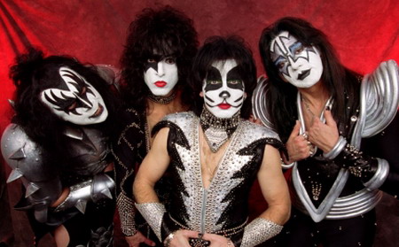 Kiss: Биография, Состав группы, Дискография, Интервью, Фото.